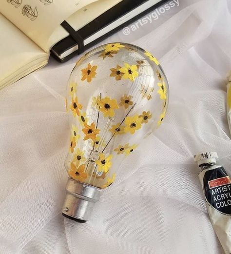 Bulb Art, Bottle Paint, Cd Wall Art, Painted Vinyl Records, Light Bulb Art, Cd Wall, Painted Vinyl, Diy Glass Bottle Crafts, Glass Bottle Crafts