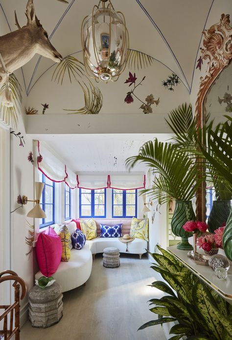 This Eclectic Palm Beach Home Has Design Inspo For Every Style - HarpersBAZAAR.com Home Office Decor Inspiration, Beach Home Office, Office Decor Inspiration, Kips Bay Showhouse, Palm Beach Decor, Colourful Home Decor, Beach House Tour, Colourful Home, Palm Beach Regency