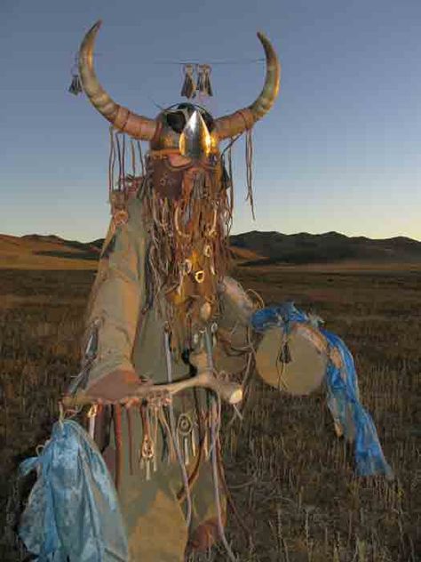 Shamanism (Tengerism) in Mongolia in English Spiritual People, Shamanic Journey, Medicine Woman, People Of The World, Central Asia, Mongolia, Anthropology, Iraq, Larp