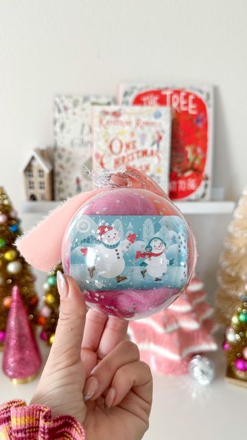 Deb seasonal inspo + diy on Instagram: "the cutest way to gift a giftcard! perfect for teachers, co workers, friends! 💫 even the kiddos can help out! for this christmas diy you will need: 100mm clear plastic ornaments roving yarn glitter clear glue ribbon happy crafting! all links under stories or my @shop.ltk #diy #diygifts #christmasgifts #christmasgiftideas #giftguide #teachergifts #christmascountdown #falala #whimsical #pinkmas #happyholidays #bhgstylemaker" Gift Card Ornaments, Clear Plastic Ornaments, Roving Yarn, Teacher Ornaments, Clear Ornaments, Clear Glue, Teacher Christmas Gifts, Co Workers, Teacher Christmas