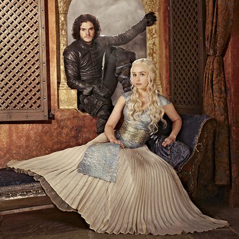 Jon Snow and Daenerys Targaryen Dany And Jon, Daenerys Targaryen Costume, Daenerys And Jon, Jon Snow And Daenerys, The Mother Of Dragons, John Snow, I Love Games, Gra O Tron, Kit Harington