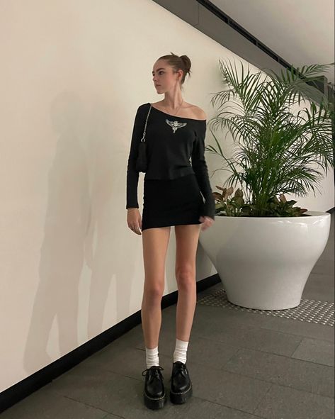 All Black Outfits For Women Concert, Black Dress Museum Outfit, How To Style 1461 Doc Martens, 1461 Platform Dr Martens Outfit, Platform Doc Loafers, Korean Doc Martens Outfit, Platform 1461, Leather Platform Loafers For Streetwear, 1461 Outfit