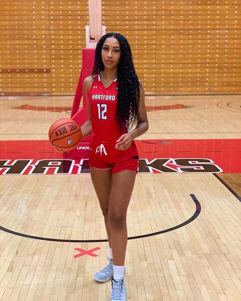 Gianna “Gigi” Smith on Instagram: “go follow my beautiful sis... 😍🏀 : @ayee__lala” Girls Basketball Clothes, Basketball Girls Outfits, Basketball Game Outfit Women, Basketball Jersey Outfit, Basketball Game Outfit, Basketball Games For Kids, Game Outfit, Basketball Photography, Basketball Clothes