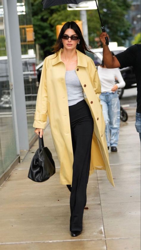 Kendall Jenner New York, Kendall Jenner Outfits Casual, Kendall Style, Corporate Outfits, Yellow Outfit, Kendall Jenner Outfits, Butter Yellow, Jenner Style, The Collective