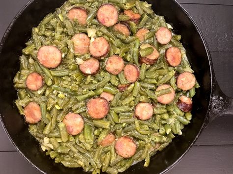 Closeup of gluten free, grain free Cajun Smothered Green Beans With Sausage from A Sprinkling of Cayenne. | http://asprinklingofcayenne.com Green Beans With Sausage, Pasta Recipes With Sausage, Sausage Green Beans, Recipes With Sausage, Beans With Sausage, Smothered Green Beans, Red Gravy, Beans And Sausage, Freeze Greens