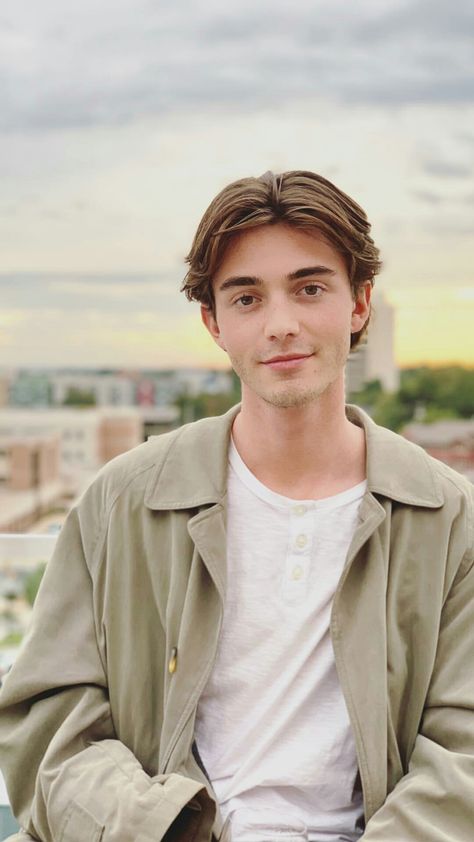 Greyson Chance. #greysonchance #greyson #chance #singer #malesinger #musician Visual Wp, Greyson Chance, Male Hairstyles, Money Aesthetic, Old Money Aesthetic, Boys Jeans, Latest Pics, Man Crush, Celebrities Male