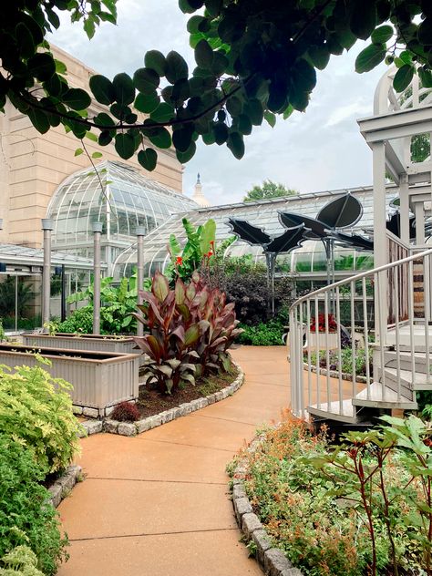 Botanical Garden Date, Botanical Garden Aesthetic, Aesthetic Walks, Mini Dates, Garden Date, Farm Resort, Date Night Aesthetic, Friend Activities, Garden Aesthetic