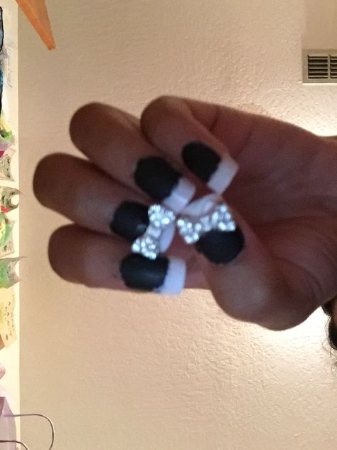 French tip black/white bow designed Mai French Tip Black, White Bow, Bow Design, Black White, Black And White, White, Black, Design