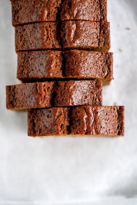 Loaf Cake Christmas, Ginger Bread Loaf Cake, Light Gingerbread Cake, Loaf Cake Photography Styling, Simple Loaf Cake Recipe, Gingerbread Recipe Loaf, Healthy Gingerbread Loaf, Gingerbread Loaf Starbucks, Cardamom Loaf Cake