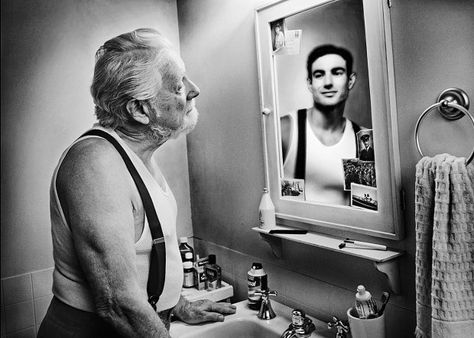 #Portraits that touch the Heart ~ "Reflections: Portraits of the Elderly Seeing Their Younger Selves" ~ via Petapixel #Photography @ http://caring-for-mom-and-dad.info Mirror Photography, Reflection Photography, Mirror Reflection, Montage Photo, Gcse Art, Arte Obscura, Foto Art, A Level Art, Look In The Mirror