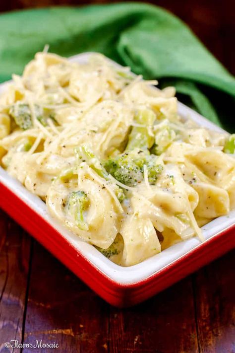 Broccoli Tortellini, Baked Tortellini Alfredo, Bbq Dip, Easy Crockpot Lasagna Recipe, Parmesan Alfredo Sauce, Crockpot Lasagna Easy, Creamy Cheesy Pasta, Cheese Tortellini Recipes, Baked Tortellini