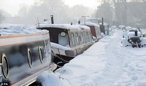 Canal Boats England, Canal Boat Interior, Barge Boat, Narrowboat Interiors, Canal Barge, Houseboat Living, Narrow Boats, Dutch Barge, Narrow Boat