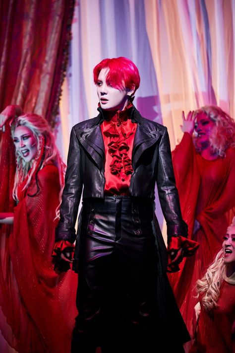 Xia Junsu as Dracula from the 2020 production of Dracula the Musical. Dracula The Musical, Monster Boy, Drag King, Modern Magic, Count Dracula, Under My Skin, Blackpink Funny, Broadway Musicals, Grown Man