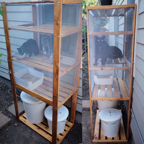 DIY outdoor cat litter box/ catio made using an IKEA Hejne shelf, Plugis litter box, Knodd litter/ supply storage and various hardware supplies. IKEA hack for cat people who can't stand indoor litter boxes. Hejne Ikea, Ikea Hejne, Ikea Hacks For Cats, Diy Dog Run, Cat Catio, Diy Litter Box, Katt Diy, Diy Chat, Cat Patio