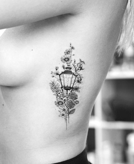 Lantern Tattoo Vintage, Lantern Tattoo Design, Lightbulb Tattoo, Lamp Tattoo, Lantern Tattoo, Simple Tattoos For Women, Mystical Tattoos, Candle Tattoo, Arte Aesthetic