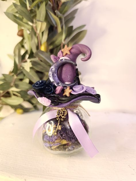 Clay Crafts Decoration, Polymer Clay Witch Hat, Witchy Clay Crafts, Polymer Clay Witch, Clay Witch, Magic Crafts, Clay Jar, Polymer Clay Figures, Witchy Crafts