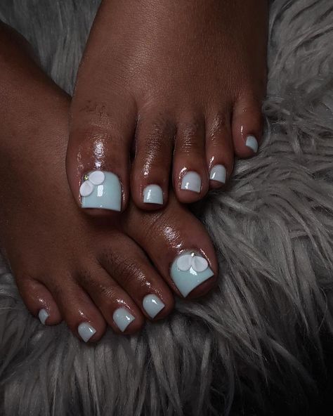 CHARLOTTE NAIL TECH 💕 28212 on Instagram: "Glow in the dark toes ft. client cam 🤍 Inspo: swipe 🥰 📍 EAST CHARLOTTE MAY BOOKS ARE ALREADY OPENED ‼️ PLEASE FULLY READ MY POLICY…" Trending Pedicure, Unique Nail Ideas, Pedicure Trends, Blue Pedicure, Toe Art Designs, Toe Nail Colors, Blue Toe Nails, Pretty Pedicures, Daily Hygiene