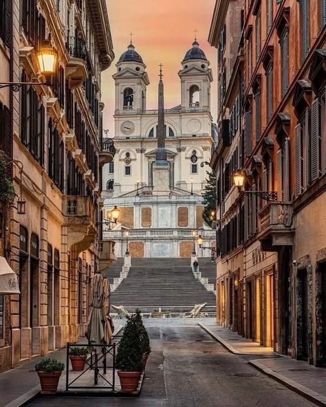 They say Rome wasn’t built in a day. So, how long did it take to build the Eternal City? Let’s find out in this article. Pin Image: The tranquil beauty of the Spanish Steps at dawn in Rome, Italy. ❤️🇮🇹❤️ Roman Concrete, Romulus And Remus, Punic Wars, Monumental Architecture, Spanish Steps, Roman Republic, Italian Lifestyle, Italian Traditions, The Roman Empire