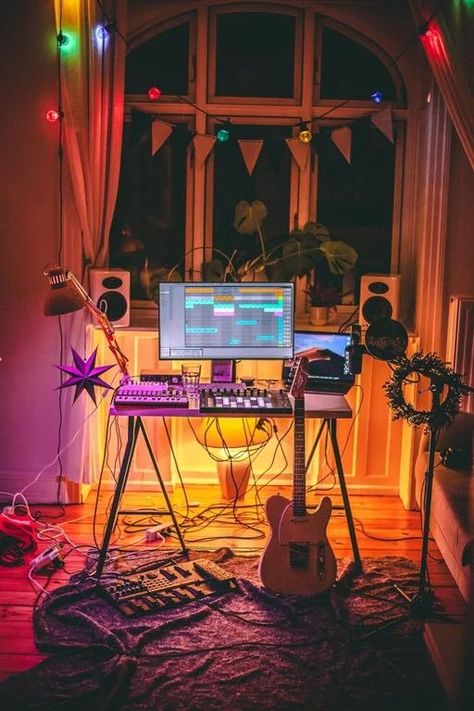 Music Studio Inspiration, Home Music Studio Decor, Cozy Music Studio, Home Studio Music Room, Bedroom Recording Studio, Music Studio Bedroom, Music Studio Art, Bedroom Music Studio, Music Studio Aesthetic