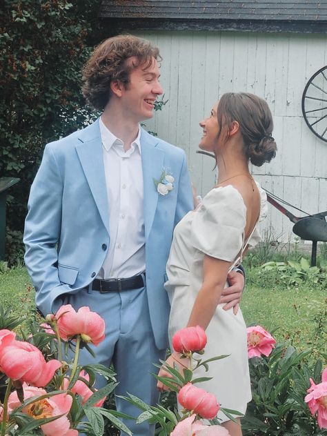 #event #graduation #outfits #boyfriend #vsco #flowers #garden #picture Boyfriends Graduation Outfit, Boyfriends Graduation, Vsco Flowers, Graduation Photoshoot Ideas, Boyfriend Graduation, Garden Picture, Graduation Outfits, Graduation Photoshoot, Graduation Outfit