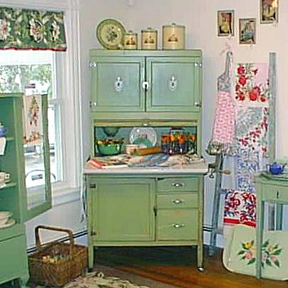 Green 1930's Hoosier Cabinet at T-Party Antiques and Tea Room by The T-Cozy, via Flickr Antique Hoosier Cabinet, Vintage Kitchen Cabinets, Hoosier Cabinets, Old Fashioned Kitchen, Hoosier Cabinet, Credenza Vintage, Vintage Cupboard, Kitschy Kitchen, Cottage Kitchens