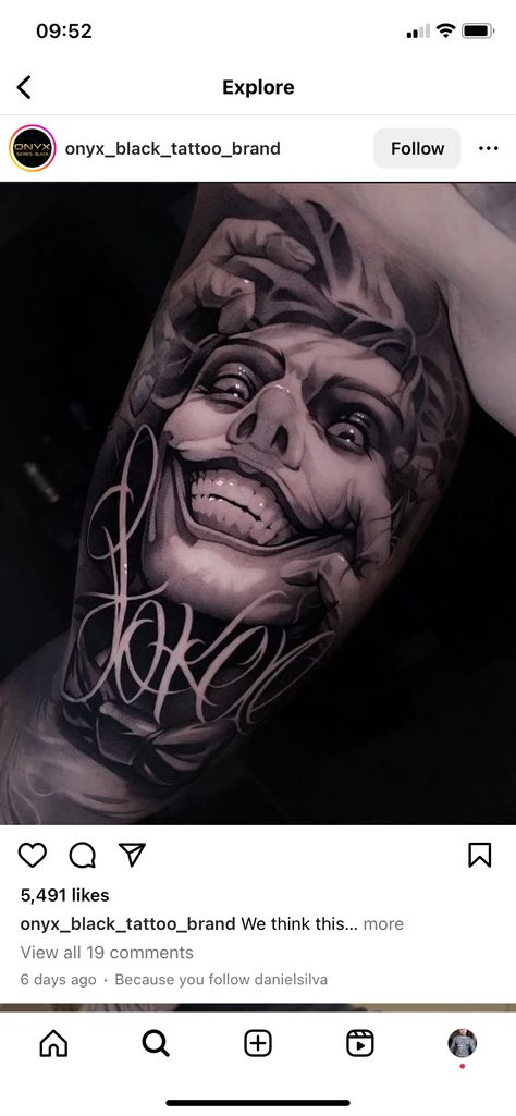 Clown Face Tattoo, Skull Face Tattoo, Payasa Tattoo, Tattoo Sketch Art, Horror Movie Tattoos, Mobil Mustang, Clown Tattoo, Chicano Style Tattoo, Movie Tattoos