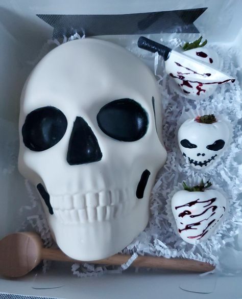 Skull Chocolate, Chocolate Covered Treats, Covered Strawberries, Chocolate Covered Strawberries, Halloween Treats, Chocolate Covered, Strawberries, Halloween Face, Halloween Face Makeup