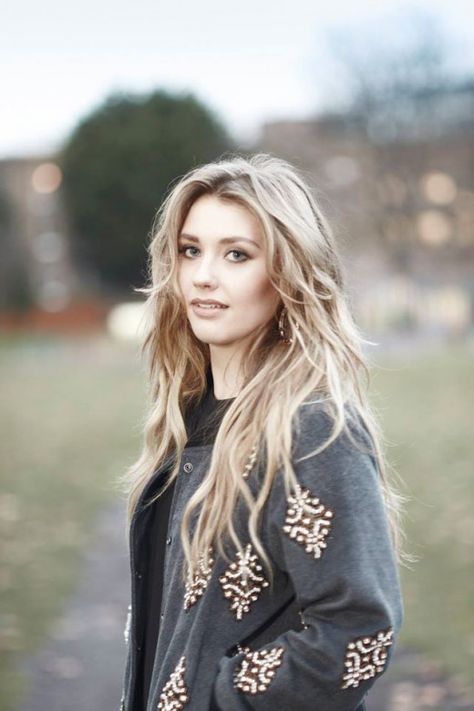 Ella Henderson Marina Photoshoot, Crane Scissors, Ella Anderson, Ella Henderson, Wonderland Magazine, Embroidery Jacket, Piano Guitar, Music Hits, Popular Artists