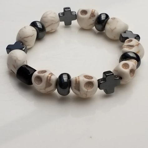 White skulls with black crosses beaded Halloween Gothic bracelet Punk Bracelets, Beaded Halloween, Necklaces Ideas, Gothic Bracelet, Beaded Jewelry Bracelets, Halloween Gothic, Halloween Beads, Gothic Punk, Necklaces Bracelets