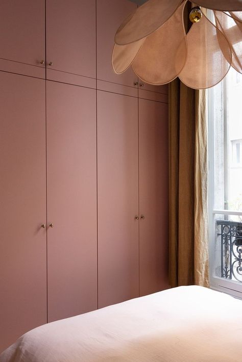 Trending Paint Colors, Tiny Studio, Dekorasi Kamar Tidur, Bedroom Paint Colors, Bedroom Paint, Built In Wardrobe, Pink Walls, Apartment Ideas, Studio Apartment