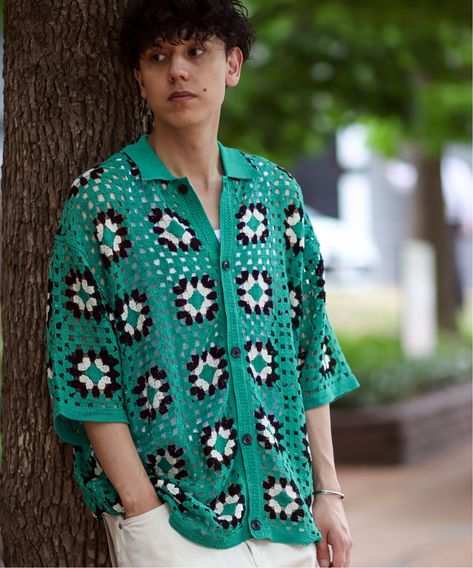 Crochet Menswear, Vogue Crochet, Crochet Shirt Pattern, Granny Square Pattern Free, Crochet Shirts, Squared Clothes, Shirt Crochet, Crochet Men, Crochet Stitches Video