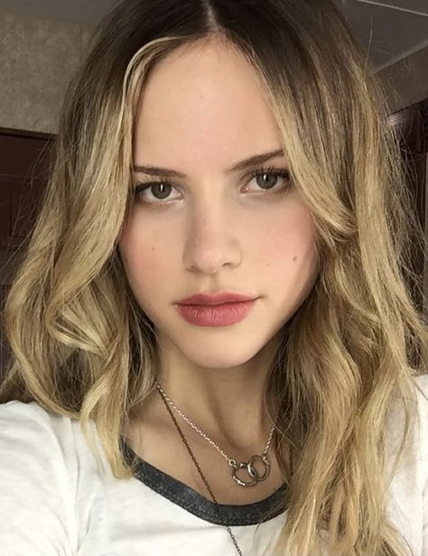 Halston Sage, Big Forehead, Vs Models, Young Actresses, Dark Eyes, Feminine Beauty, Ginger Hair, Jay, Blonde