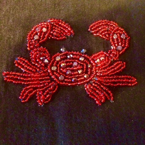 Bead Embroidery Patterns Templates, Beaded Crab, Crab Embroidery, Beaded Shirt, Hand Beaded Embroidery, Pearl Embroidery, Diy Bead Embroidery, Tambour Embroidery, Beadwork Embroidery