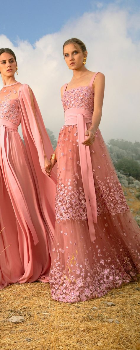 Elie Saab Spring-summer 2021 - Ready-to-Wear - http://www.orientpalms.com/Elie-Saab-8233 - ©ImaxTree Elli Saab Gowns Wedding, Elle Saab Dresses, Eli Saab, Elie Saab Designer, Wedding Guess Dress, Wedding Guess, Elie Saab Gowns, Rami Al Ali, Mood Designer Fabrics