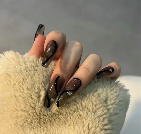 dark feminine nails, black nails Dark Feminine Nails, Dark Academia Nails, Feminine Nails, Dark Acrylic Nails, Dark Nail Art, Long Almond Nails, Details Aesthetic, Vintage Nails, Gothic Nails