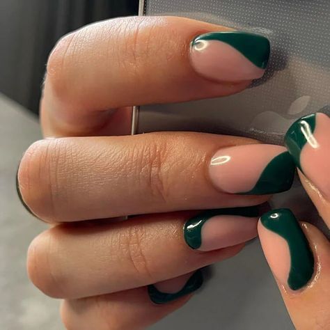 These green nail designs will make you feel fresh and renewed. The color green represents peace, renewal, growth, and more. Short Almond Nails Designs Green, Simple Green Nail Art, Simple Nail Designs Green, Simple Green Nail Designs, Line Design Nails, Dark Emerald Green Nails, Simple Green Nails, Nails Tricks, Nail Designs Green