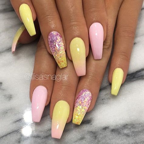 ✨ REPOST - - • - - Soft Pink, Pastel Yellow, Ombre and Glitter on long Coffin Nails ✨ - - • - - Picture and Nail Design by @nailsbyllisa… Nagel Inspiration, Ombre Nail Art Designs, Yellow Nail Art, Unghie Sfumate, Yellow Nails Design, Nails Yellow, Lemonade Party, 38 Super, Lovely Nails