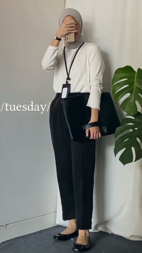 Kulot Pants Outfit Hijab, Kulot Pants Outfit, Kulot Pants, Office Outfits Women Casual, Outfit Hijab Casual, Girly Style Outfits, Outfit Korean Style, Smart Casual Work Outfit, Casual Work Outfits Women