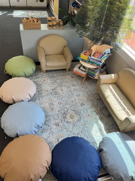 Comfy Corners with Flexible Seating Comfy Classroom Seating, Comfy Corner Classroom, Flexible Seating Classroom Elementary, Classroom Flexible Seating, Reading Corner Classroom, Comfy Corner, Flexible Seating Classroom, Library Space, Teachers Room