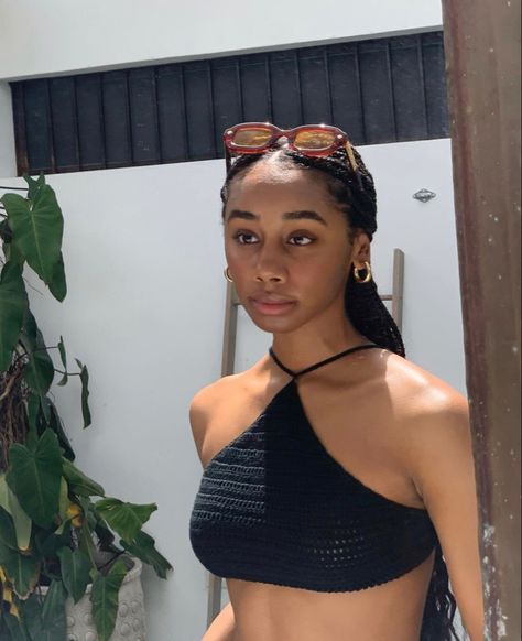 Kianna Naomi, Brown Girls Makeup, Holiday Outfits Summer, Black Femininity, Black Picture, Teenage Fashion Outfits, Knit Outfit, Types Of Fashion Styles, Summer Aesthetic