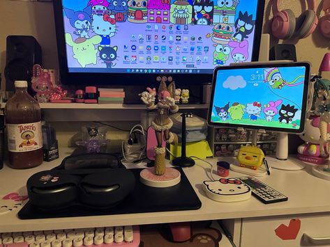 Nerdy Room Aesthetic, Gay Room, Nerdy Room, Cool Room Designs, Bedroom Desk, Room Desk, Anime Room, Gaming Room Setup, Aesthetic Rooms