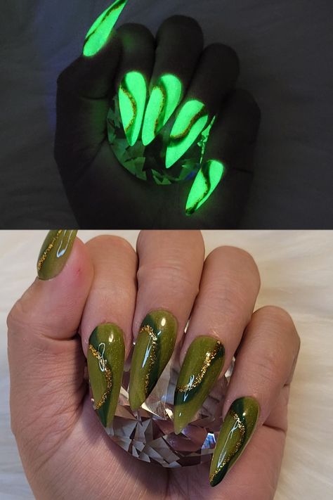 Green Glow In The Dark Nails, Dark Nails With Glitter, Nails Glow In The Dark, Glow In The Dark Nails, Dark Nail Art, Coachella Fits, Negative Space Nail Art, Nails With Glitter, Negative Space Nails