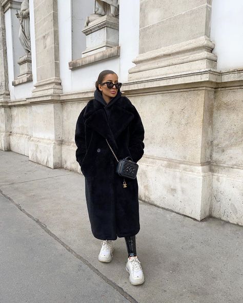 Black Fur Coat Outfit Casual, Long Black Fur Coat Outfit, Black Fur Coat Outfit Street Style, Black Faux Fur Coat Outfits, Casual Christmas Eve Outfit, Christmas Eve Outfits Casual, Balenciaga Triple S Outfit, Black Fur Coat Outfit, Fur Coat Outfit Casual