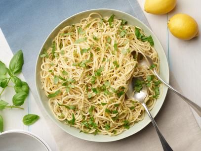 Lemon Spaghetti Recipe | Giada De Laurentiis | Food Network Italian Spaghetti Sauce, Lemon Pasta Recipes, Giada De Laurentiis Recipes, Lemon Spaghetti, Italian Spaghetti, Spaghetti Sauce Recipe, Lemon Pasta, Spaghetti Pasta, Spaghetti Recipes