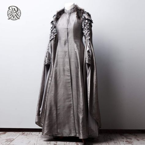 Winterfell Dress, Game Of Thrones Sansa Stark, Game Of Thrones Dress, Game Of Thrones Sansa, Coronation Gown, Medieval Costumes, Gaun Abad Pertengahan, Books Inspiration, Queen Outfits