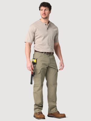 Tough Clothes, Construction Outfit, Men's Retro Style, Wrangler Pants, Camouflage Cargo Pants, Grey Cargo Pants, Shirt Jacket Men, Workwear Jeans, Cargo Khaki