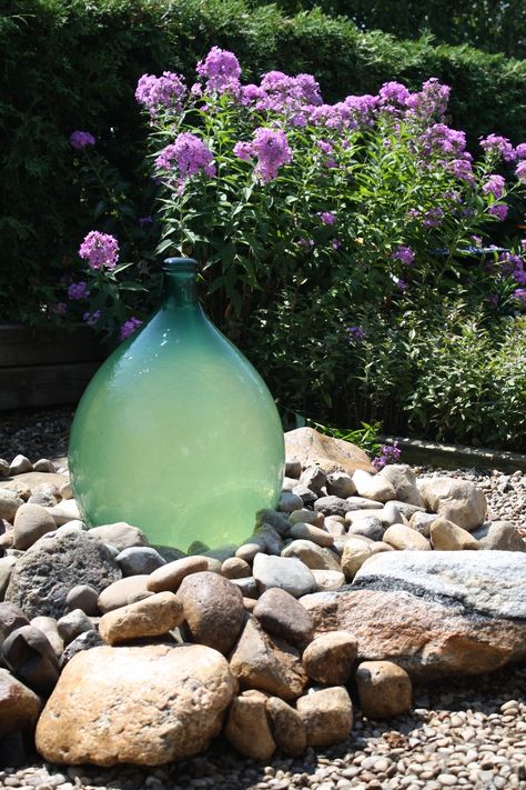 DIY garden bubblers | Repurposed carboy/demijohn into a garden bubbler! Gazebo Tropical, Demijohn Ideas, Demijohn Decor, Large Glass Bottle, Dame Jeanne, Olive Jar, Rose House, Bottle Garden, Wine Country California