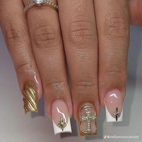 White And Gold Square Nails, Short White And Gold Nails, White And Gold Nails, Sweet 16 Nails, 16 Nails, Gold Chrome Nails, Gold Chrome, Chrome Nails, Square Nails