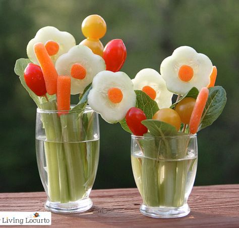 DIY Edible Arrangements and Centerpieces Veggie Flowers, Veggie Bars, Edible Leaves, Fruit Bouquets, Mess Hall, Deco Fruit, Edible Bouquets, Diy Edible, Carrots Celery