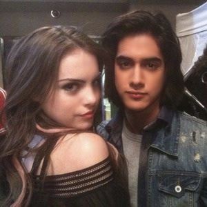 Avan Jogia Victorious, Victorious Jade And Beck, Victorious Cat, Jade Victorious, Jade And Beck, Victorious Nickelodeon, Uk Icon, Hollywood Arts, Beck Oliver